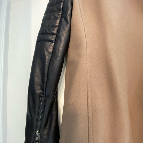 Mackage coat with leather sleeves in Camel color. Size XS. - Picture 2 of 9